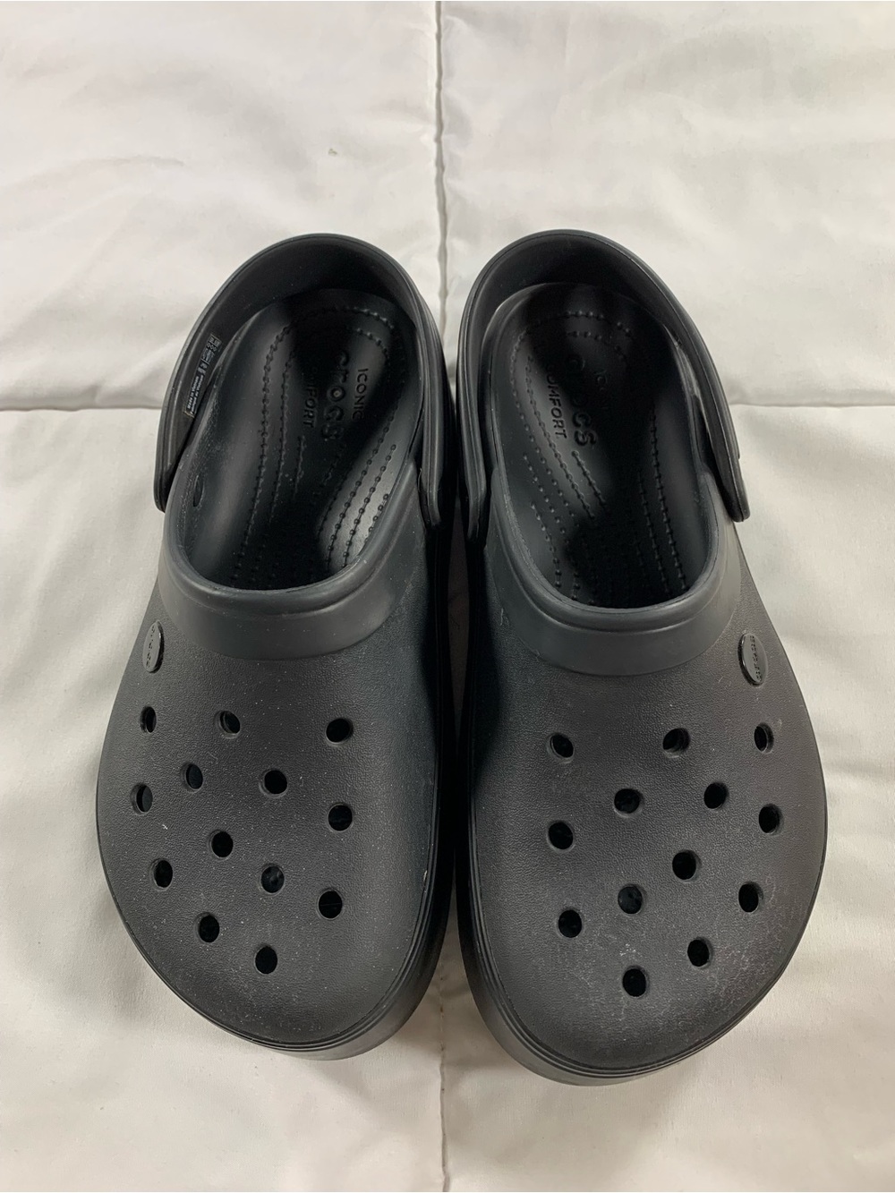 Preloved Crocs size 7